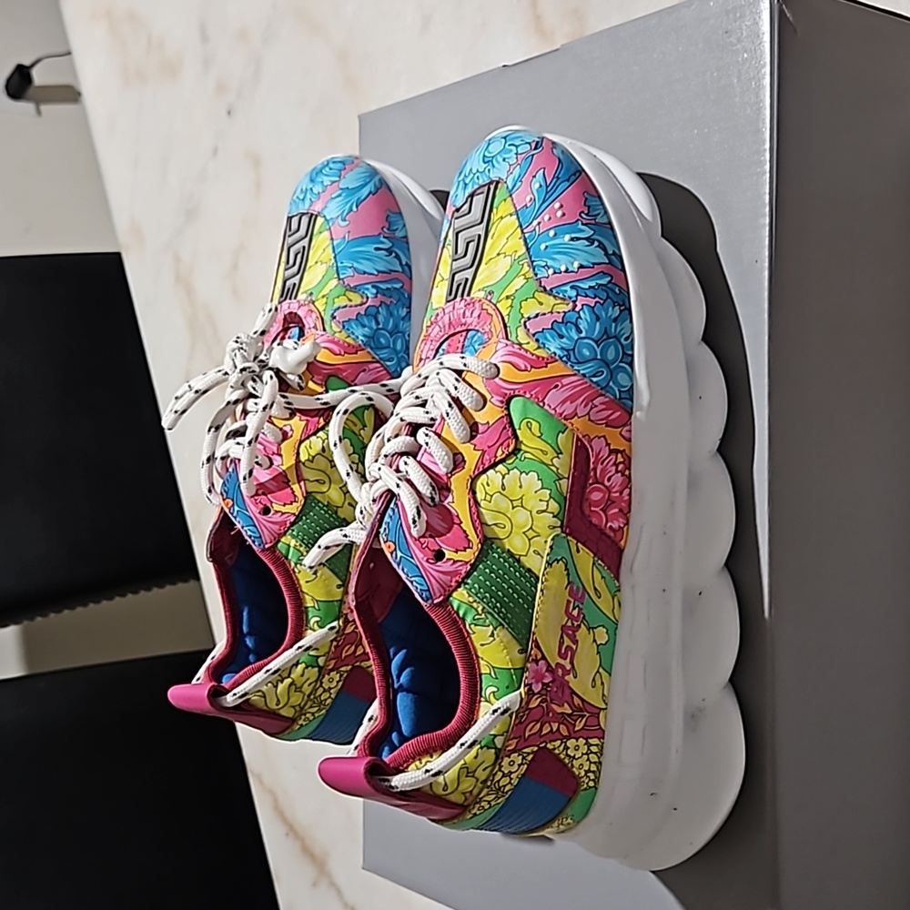 Versace chain reactions